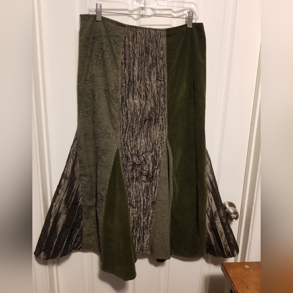 Basil & Maude Dresses & Skirts - Basil & Maude Skirt Size 8 Color Militar Green